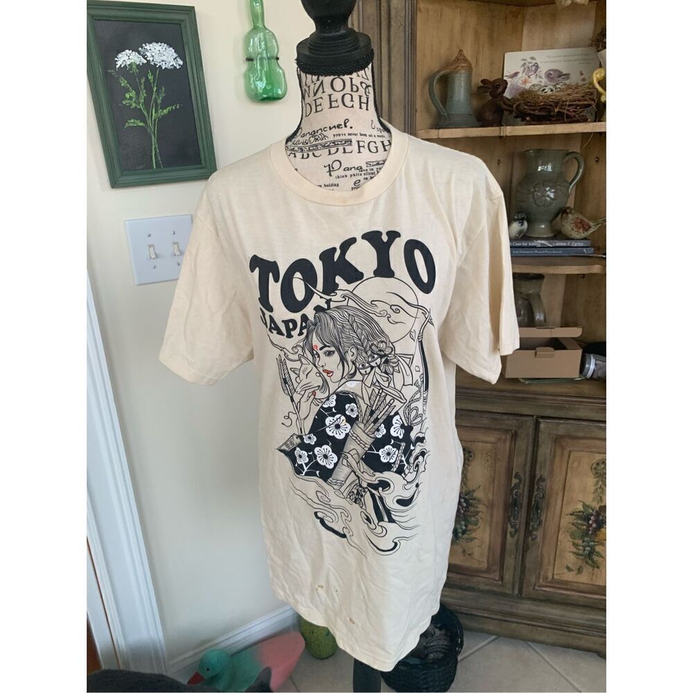 LCM International Tokyo Japan Fox Archer Girl Graphic T-shirt - Picture 4 of 6